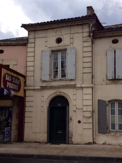 Maison ancienne fissurée. - Étauliers