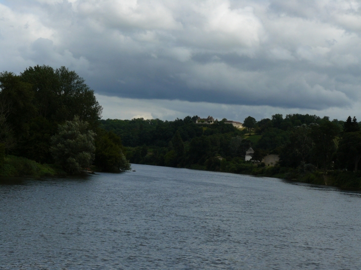 La Dordogne, vue du port - Flaujagues