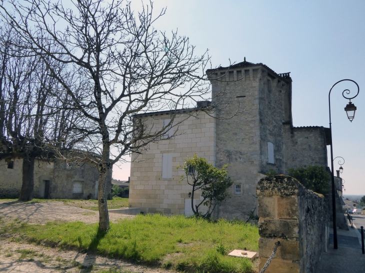 Ancienne maison forte - Fronsac