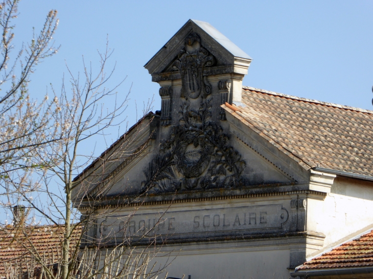 Le fronton de l'école - Fronsac