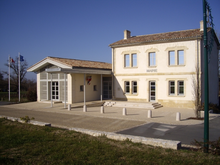 Mairie et foyer rural. - Gours