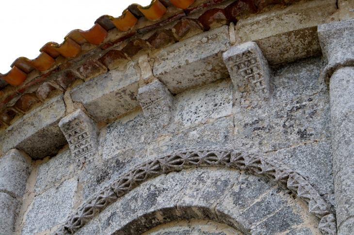 Détail de l'abside. Eglise Saint Pierre. - Gours