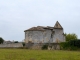 Eglise Saint-Pierre, XIe et 1857. L'église remonte au début duXIe siècle, à l'exception des voûtes qui sont refaites en 1857, sur la base de celles qui existaient alors.