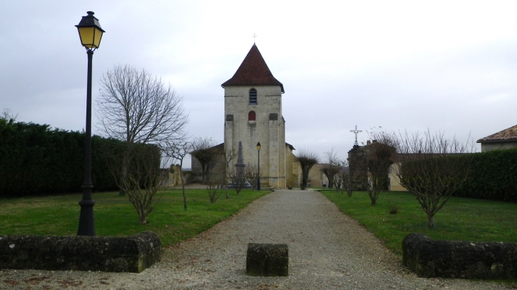 Autour de l'église. - Grézillac