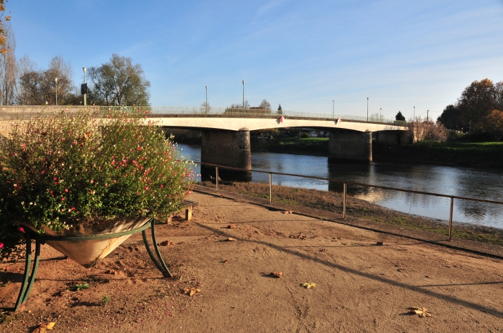 Le pont - Guîtres