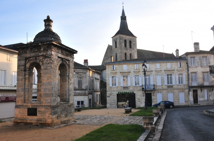 La fontaine au centre ville - Guîtres