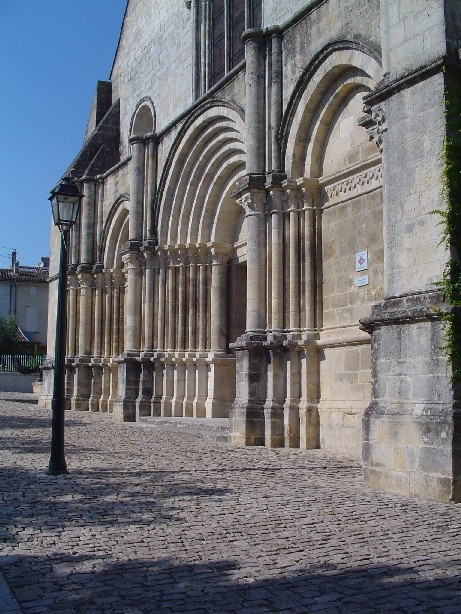 ABBATIALE - Guîtres