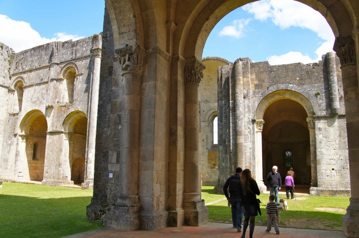 Du Transept - Abbaye de la Sauve.