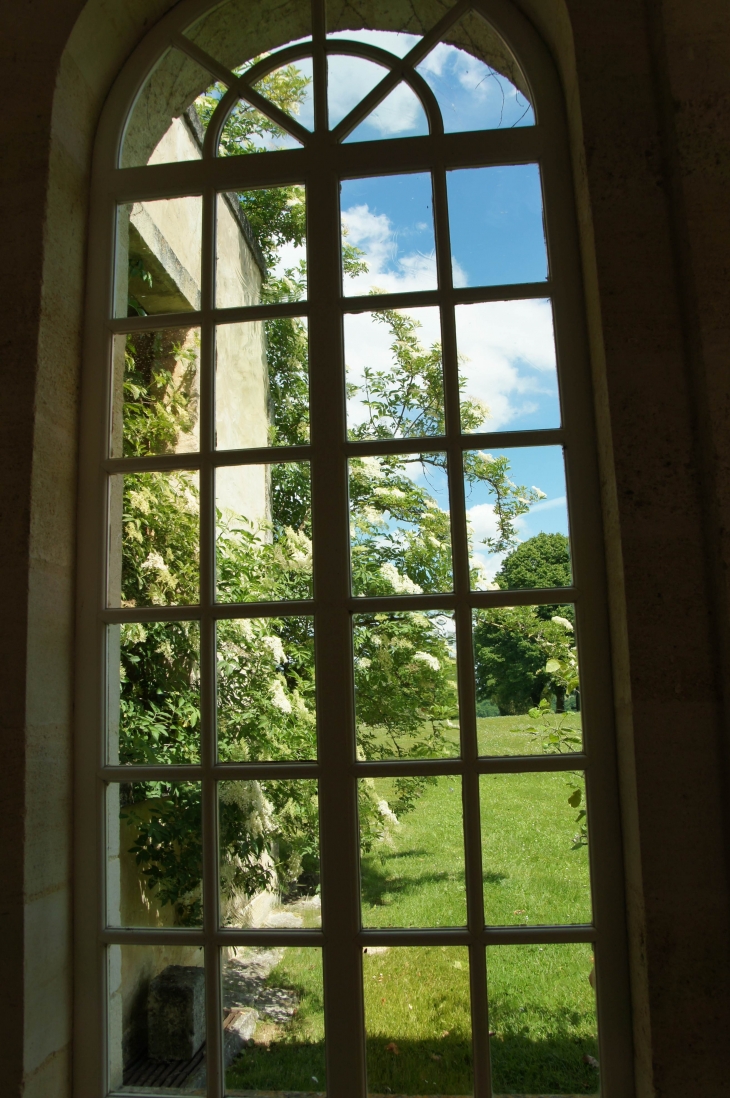 Vue sur le parc de l'abbaye de la Sauve.