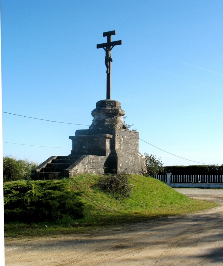 Calvaire sur le haut de l'Eglise - Langoiran