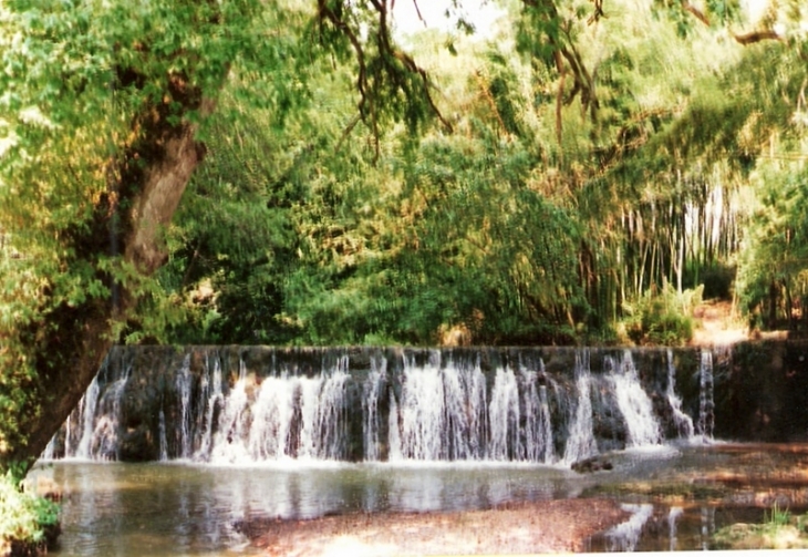 La cascade de Laroque sur l'Euille , à Basseroque