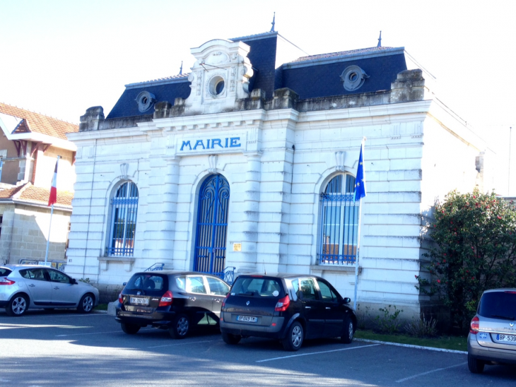 La mairie du Porge. - Le Porge