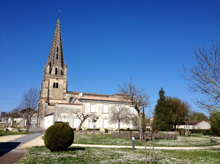 L'église et le parc du presbytère. - Le Taillan-Médoc