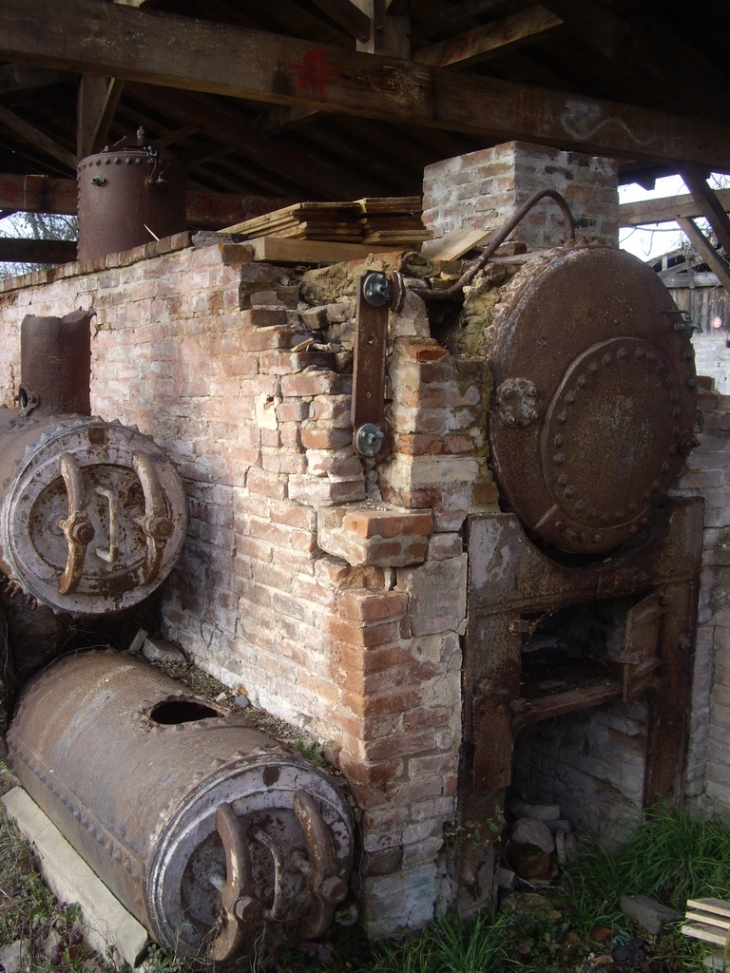 Anciennes étuves du chantier Tramasset. - Le Tourne