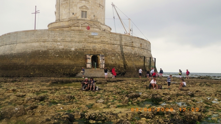 La base du phare de Cordouan à marée basse. - Le Verdon-sur-Mer