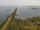 La jetée d'accès au phare de Cordouan à marée basse.