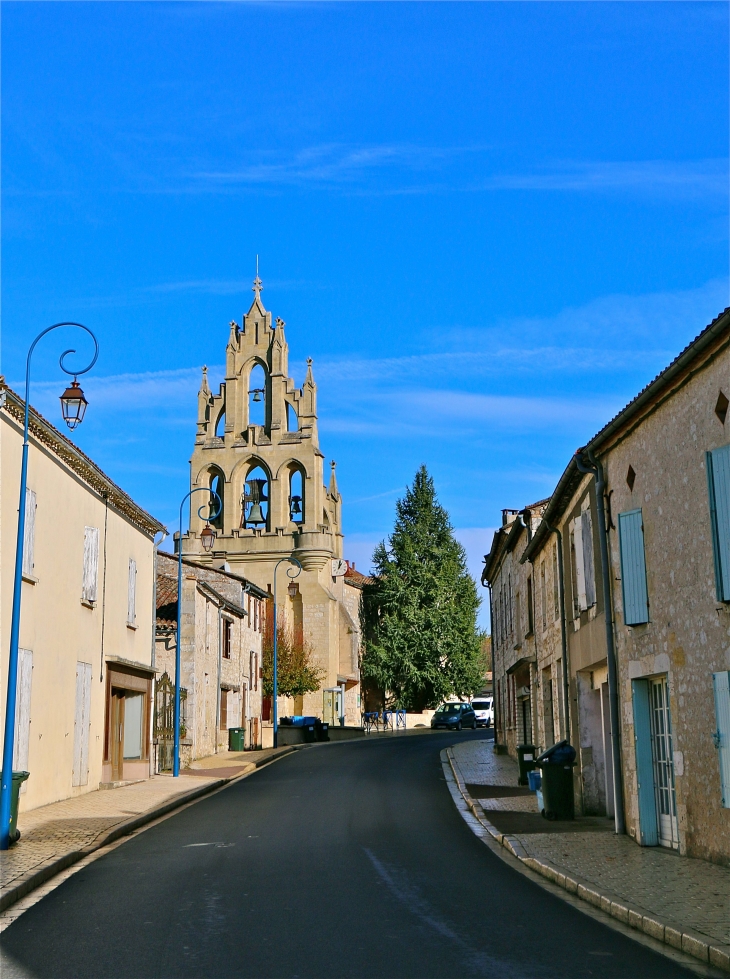 La rue principale - Les Lèves-et-Thoumeyragues