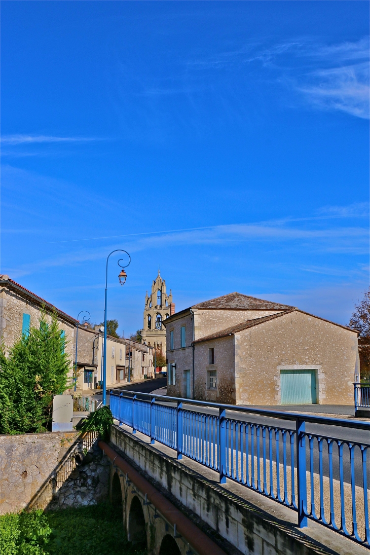 Une entrée du village - Les Lèves-et-Thoumeyragues