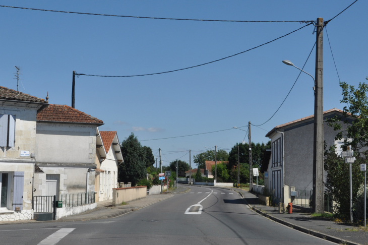 Les Yvonnet route des églisottes - Les Peintures