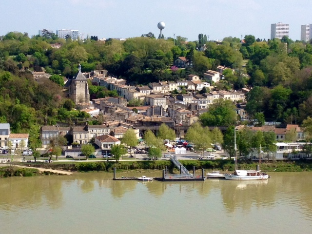 Le vieux Lormont depuis le pont d'Aquitaine.