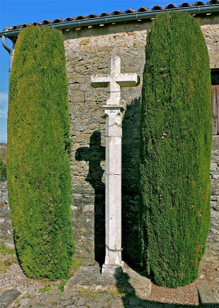 Dans le cimetière - Loubens