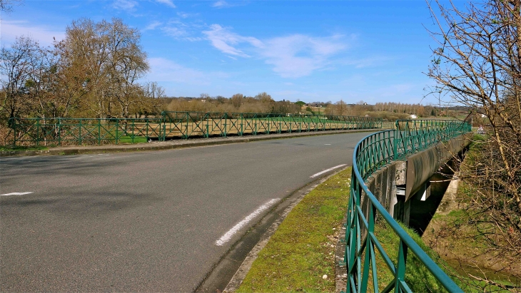 Le pont sur le dropt - Loubens