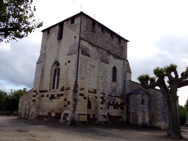 L'église romane Saint Vincent XIIème, remaniée XIVème XVIIIème (IMH). - Marcillac