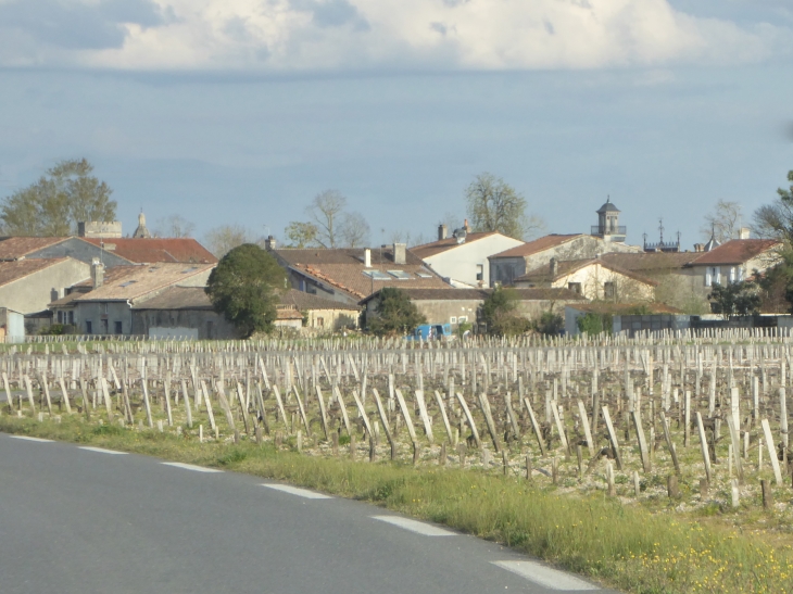 Vue sur le village.Le 1er Janvier 2017, les communes Margaux et Cantenac ont fusionné pour former la nouvelle commune Margaux - Cantenac