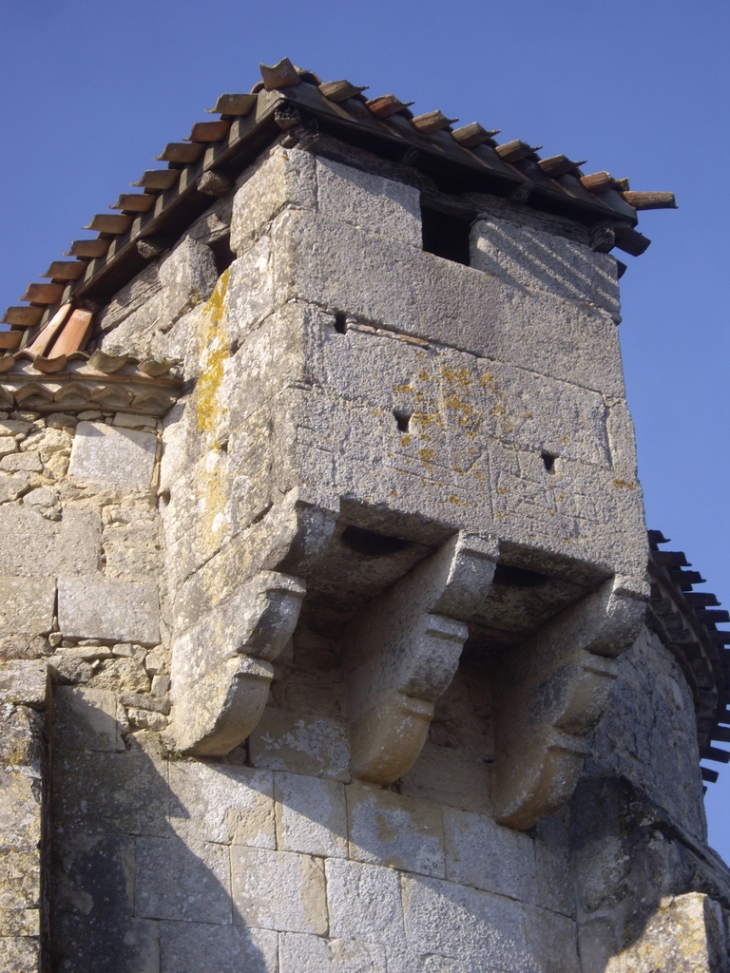 Détail de fortification de l'église: une échauguette - Mauriac