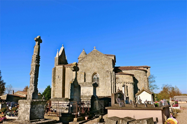 Eglise Saint Sathurnin, styles roman et gothique - Mauriac