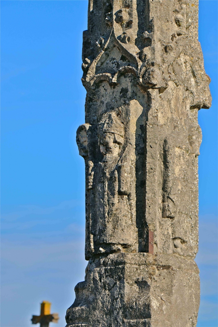 Eglise Saint Sathurnin, styles roman et gothique - Mauriac