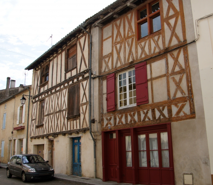 Maisons à colombages. - Monségur