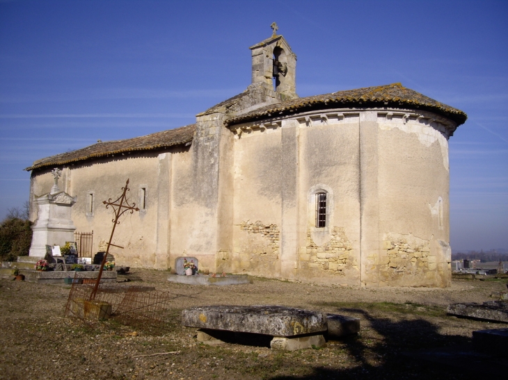 Au vieux bourg, l'église romane. - Mouliets-et-Villemartin