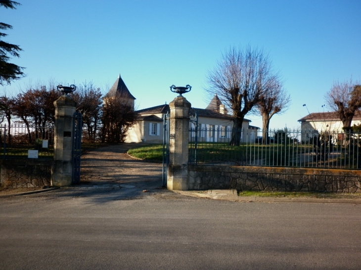 Château La Bertrande (domaine viticole). - Omet