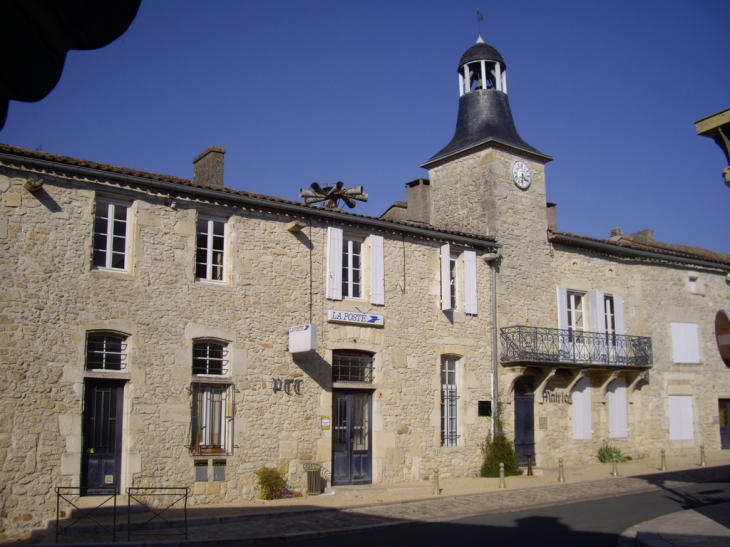 La poste et la mairie. - Pellegrue