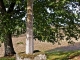 Photo suivante de Pellegrue La croix de pierre devant l'église Saint Sauveur de Servole