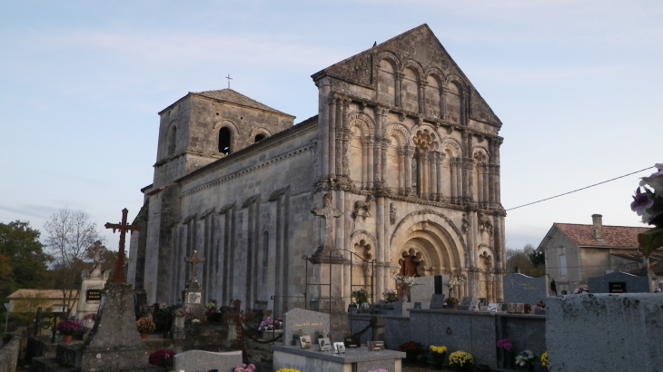 L'église. - Petit-Palais-et-Cornemps