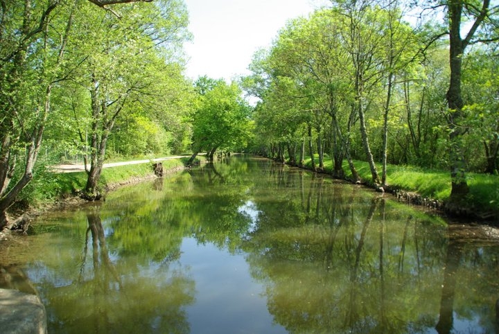 Sentier vers écluse - Porchères