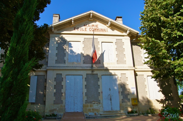 La Mairie. - Porchères