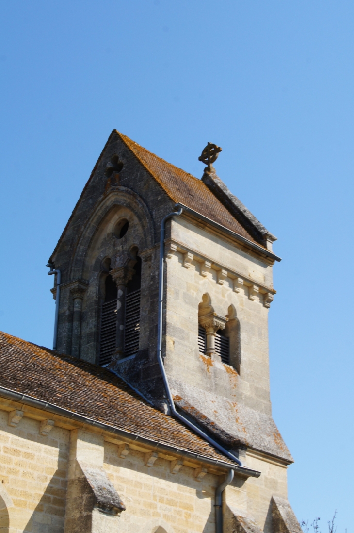 Clocher de l'église Saint Pierre. - Porchères