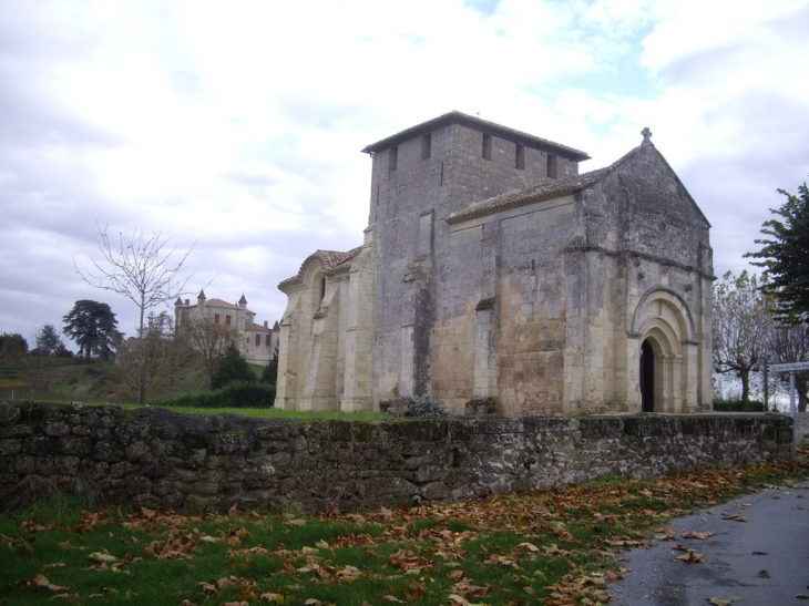 L'église de Monbadon romane et 18ème, remaniée 19ème. - Puisseguin