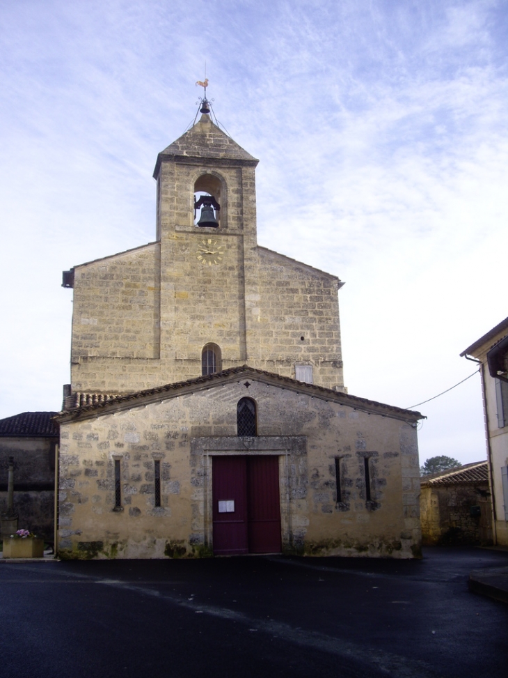 L'église romane St Pierre, agrandie au 18ème - Puisseguin