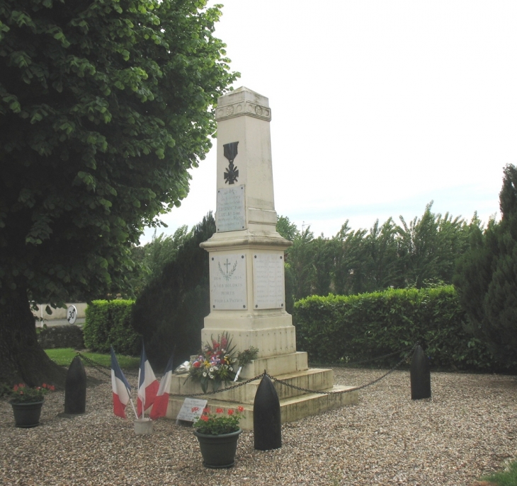 Monument aux Morts - Puybarban