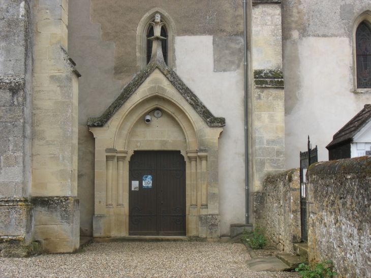 Entrée originale de l'Eglise - Puybarban