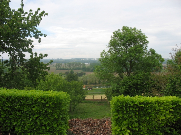 Joli  point de vue de l'église - Puybarban