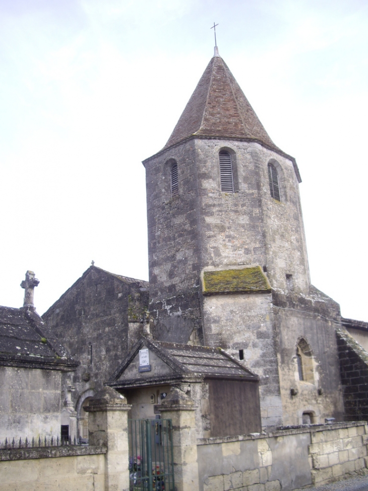 L'église romane (IMH) et son clocher octogonale 18ème. - Puynormand