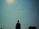 Au dessus de l'église, passage de grues remontant vers le nord.