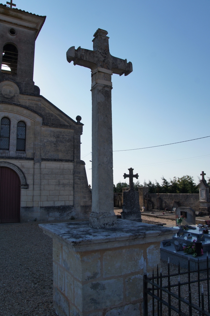 Croix de cimetière. - Saint-Antoine-sur-l'Isle