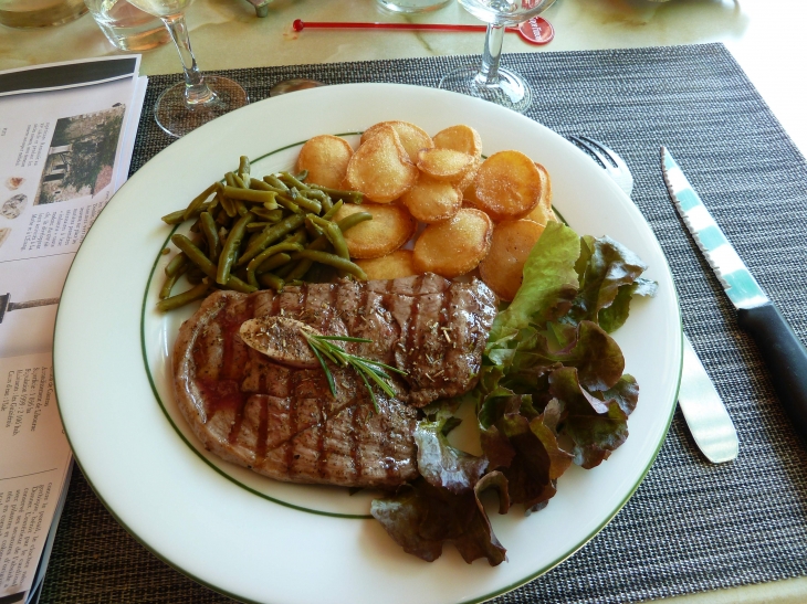 Assiette du restaurant. - Saint-Antoine-sur-l'Isle