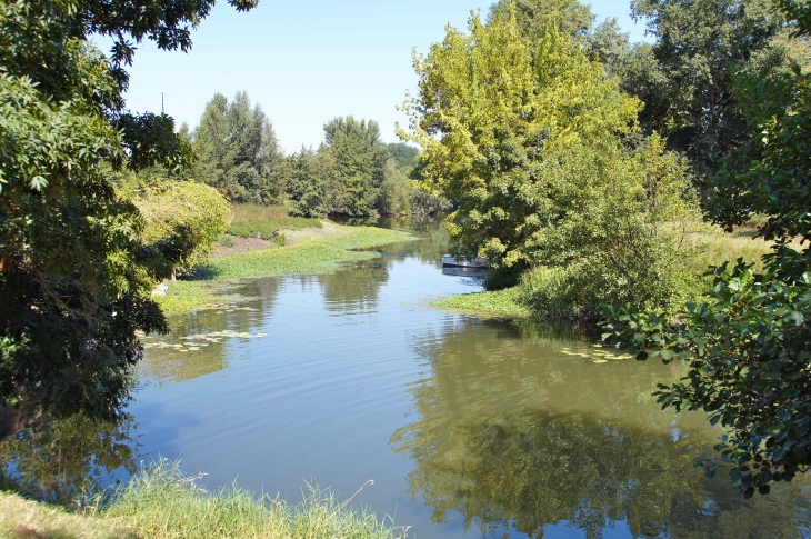 Le canal. - Saint-Antoine-sur-l'Isle